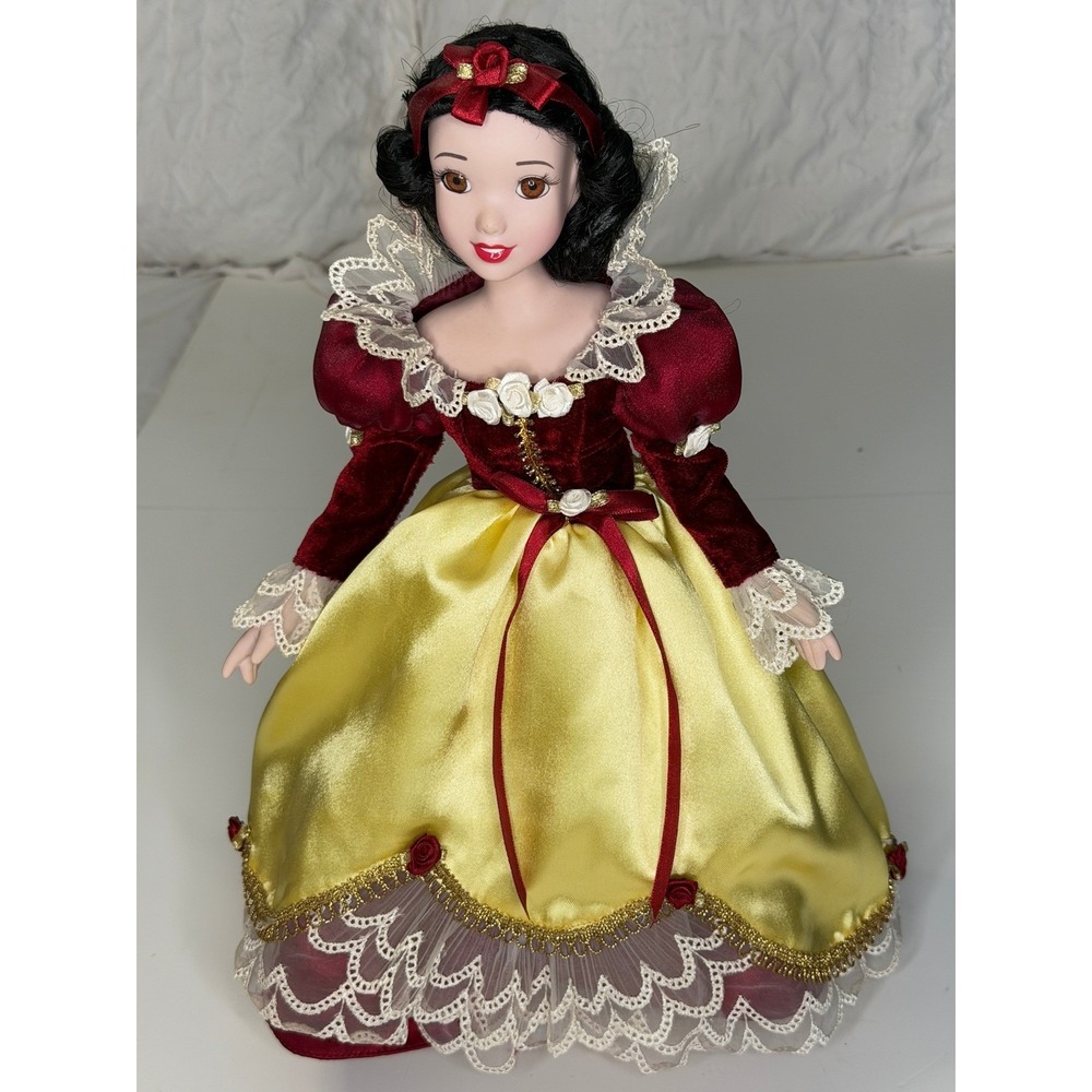 Disney Porcelain Doll Snow White 15.5" Yellow Red Excellent Brass Key Doll